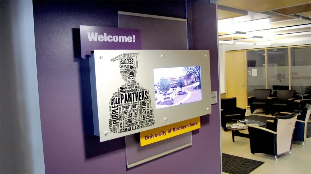 digital signage surround school arreya