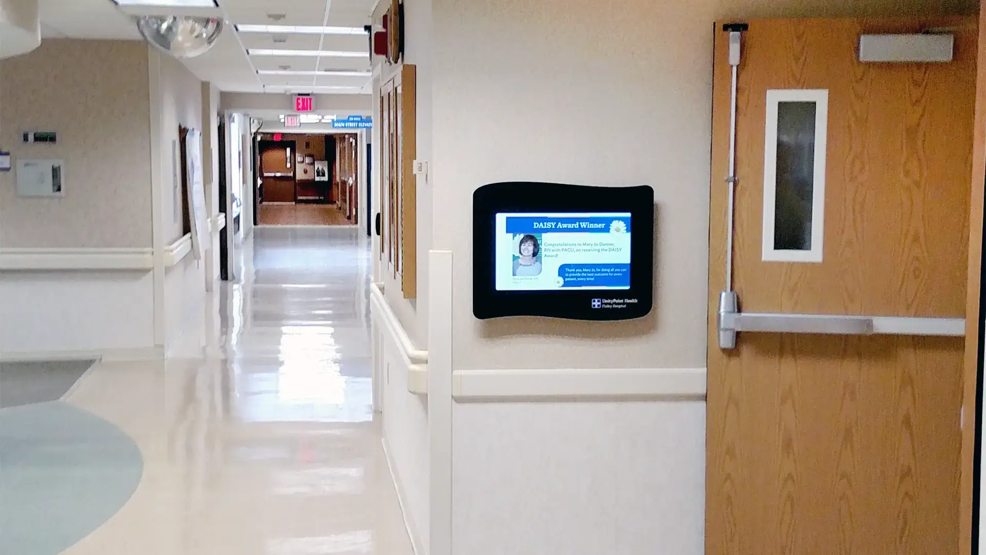 Digita-Wayfinding-hallway-Sign-Hospital-Finley-1