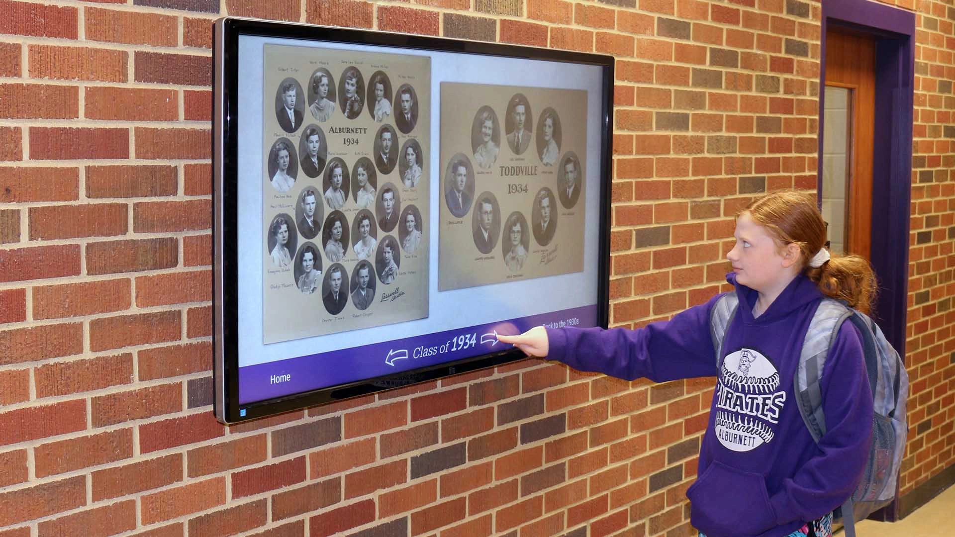 Illuminating Minds: How Digital Signage for Education Sparks Connection and Creativity in Schools